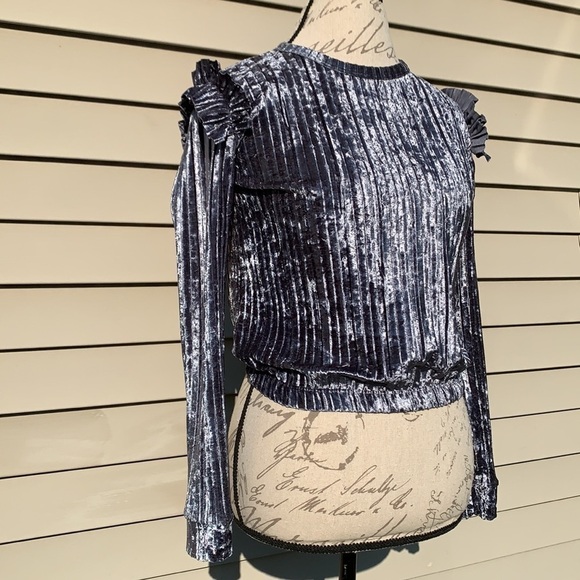 COTTON EMPORIUM crushed velvet pleated top - Picture 2 of 11
